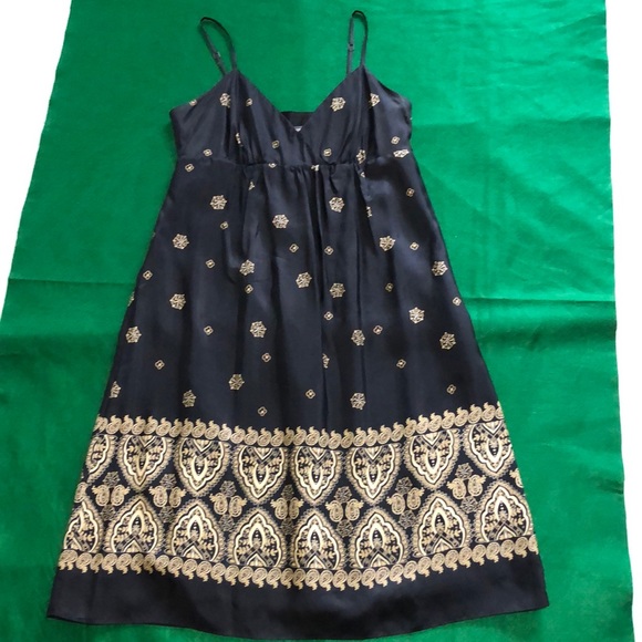 Banana Republic Dresses & Skirts - Banana Republic silk dress size 6